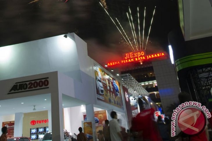 Menikmati Belanja Dan Hiburan Di PRJ