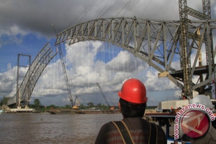 Pelengkung Busur Jembatan Kartanegara Segera Tersambung