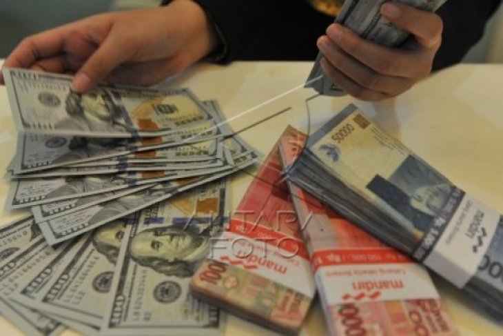 Rupiah terkoreksi pasca rilis data pertumbuhan ekonomi AS