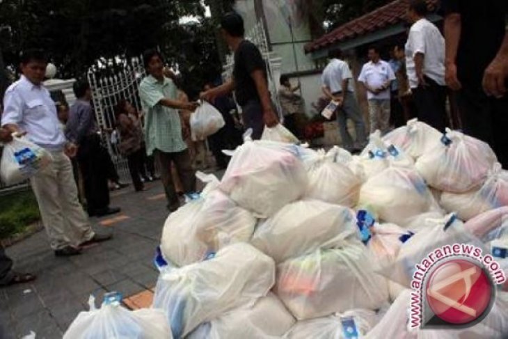 Kelompok Gemar Sembako Bangka Salurkan Bantuan