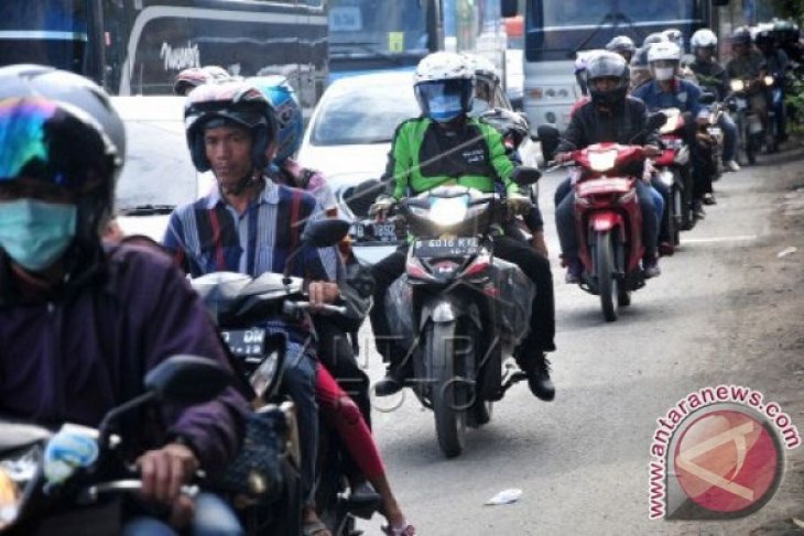 Satlantas Bekasi Sterilkan jalur motor dari angkot