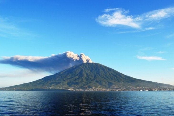 Wisatawan Batalkan Pendakian Di Gunung Gamalama Antara