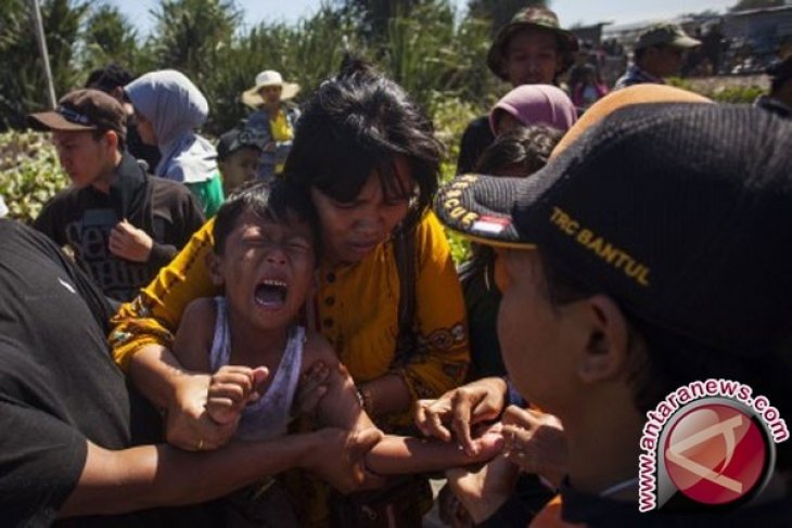 500 lebih wisatawan tersengat ubur-ubur saat liburan di Pantai Baron