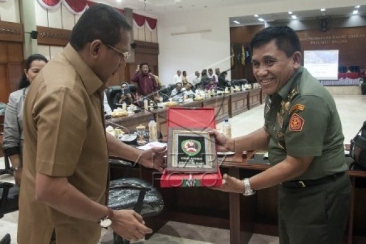 PDIP sikapi laporan selingkuh anggota DPRD Malteng