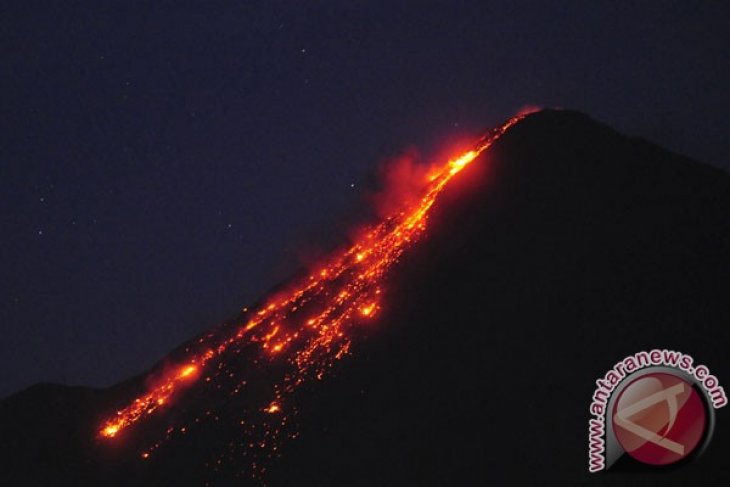 Jarak luncur guguran lava Karangetang sampai 2.000 meter