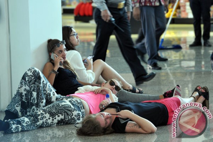 Bali airport closed until friday morning due to volcanic ash