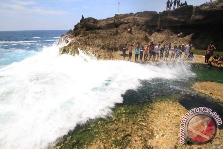 Wisatawan Keluhkan Infrastruktur Menuju Pantai Kedung