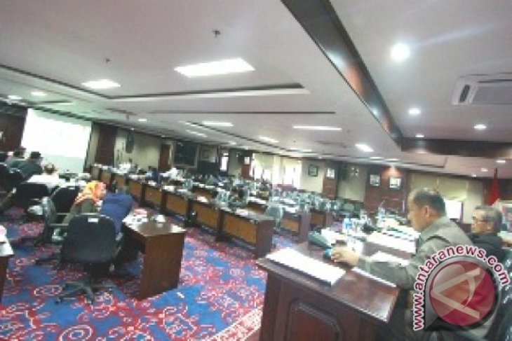 Sejumlah Anggota Dewan Tolak Pembangunan Trans Studio