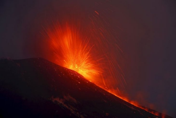 10 orang cedera akibat gempa letusan Gunung Etna di Italia