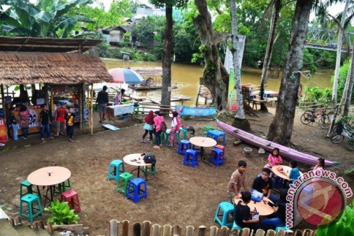 Bantaran Sungai Disulap Menjadi Kawasan Wisata Kuliner