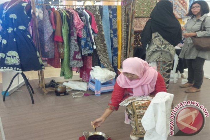 Mal Turut Promosikan Batik Khas Bekasi