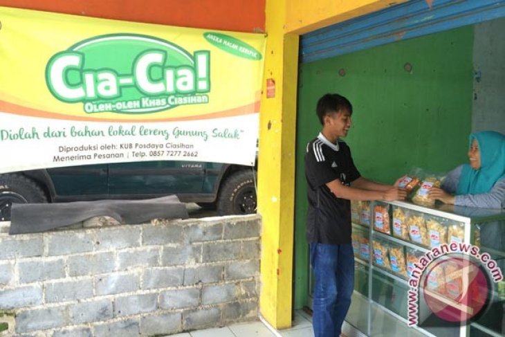 Kader Posyandu Kembangkan Oleh-oleh Khas Gunung Salak