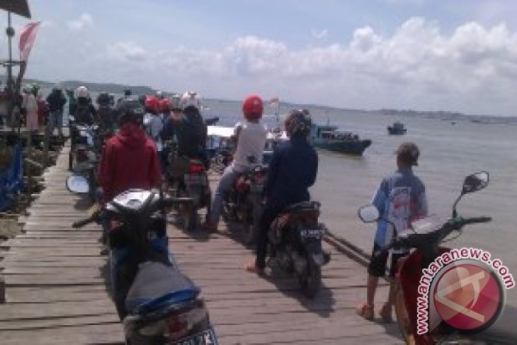 Pelabuhan Klotok Penajam Ramai Penumpang