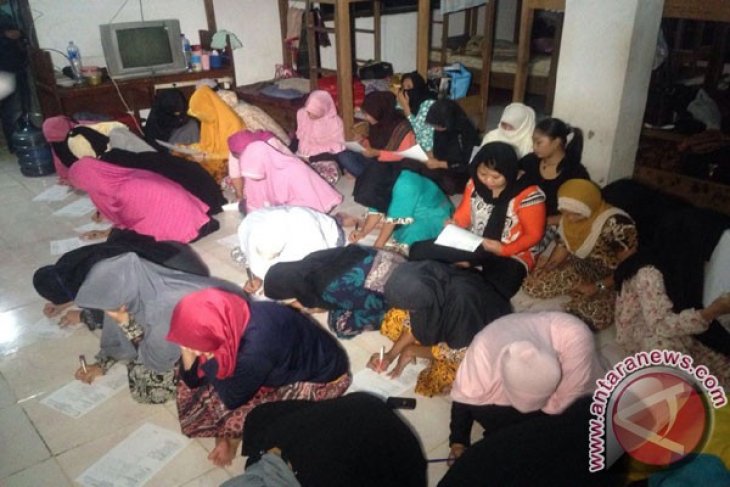 Malaysia deportasi 75 TKI