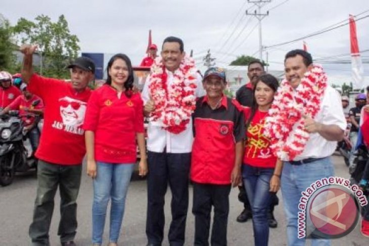 Pasangan Pantas Pawai Keliling Kota Ambon