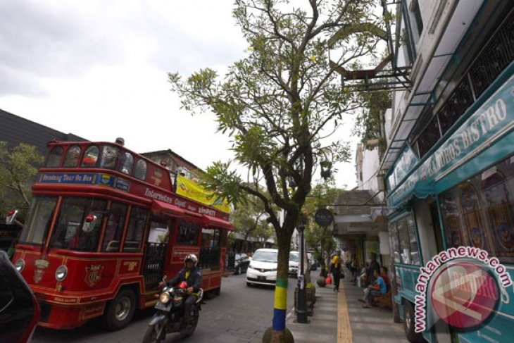 Bandung wins ASEAN CleanTtourist City Award