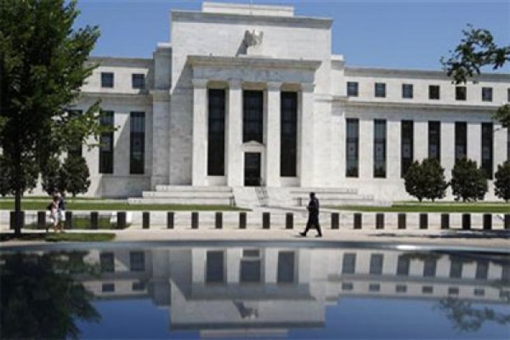 Dolar AS melemah ketika pertemuan Fed dimulai