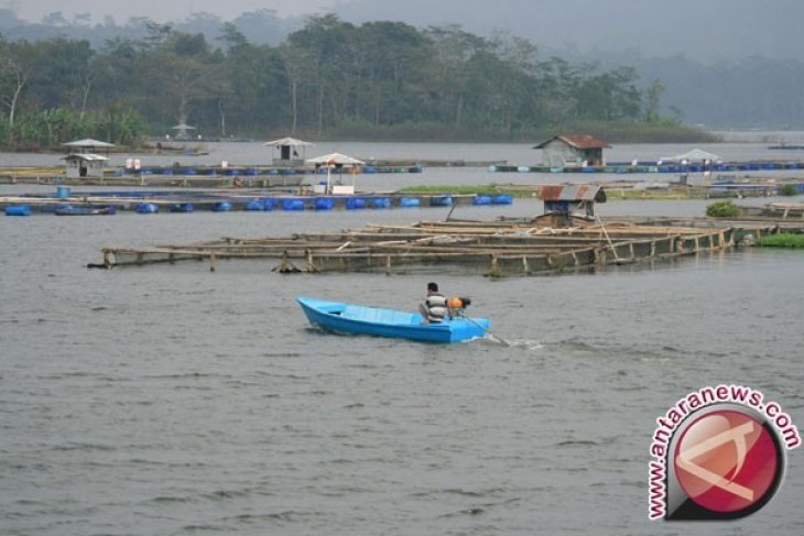 Bupati Purwakarta: Bersihkan Segera Keramba Jaring Apung