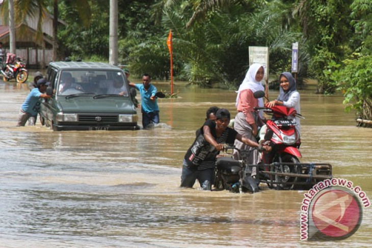 Banjir rendam ratusan rumah di Aceh Barat