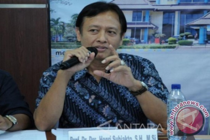 Menggandeng Kiai Ma'ruf, upaya hilangkan sekat politik identitas Oleh Henry Subiakto *)