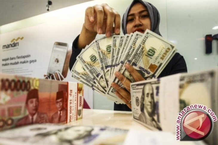 Rupiah menguat jelang rapat bank sentral AS