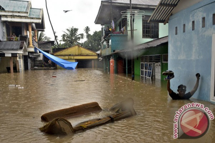 Ratusan rumah warga Manado terendam banjir