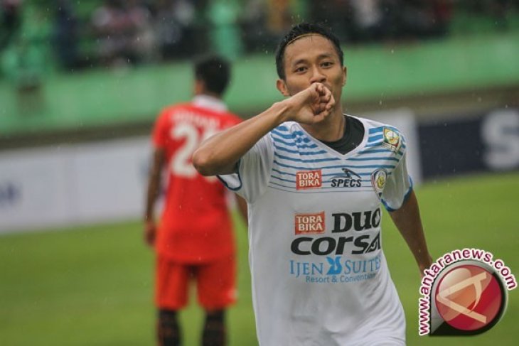 Gelandang Arema FC Dendi Santoso siap bersaing untuk satu posisi di timnas Indonesia
