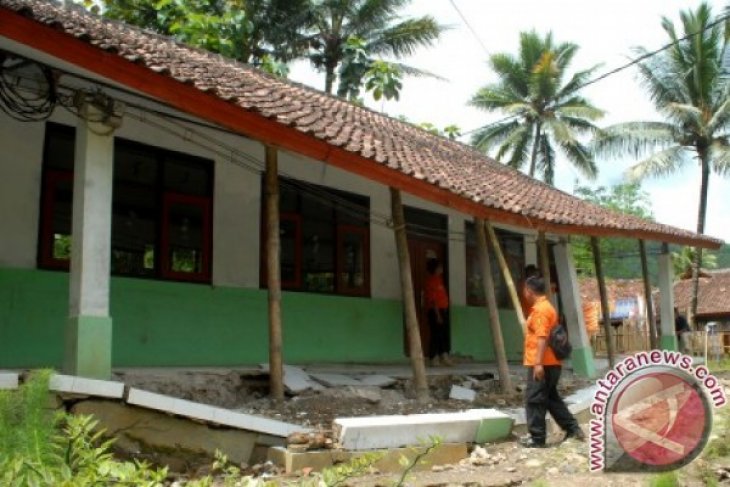 bencana pergeseran tanah landa pajampangan sukabumi