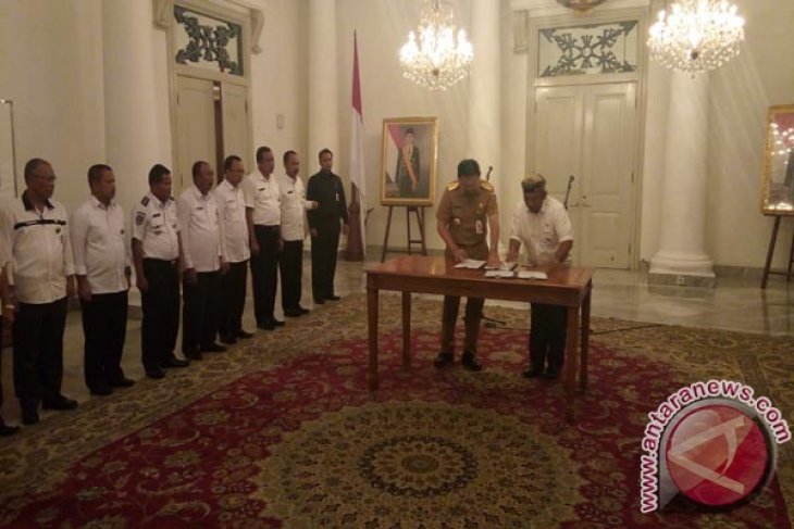 DKI Dan Bekasi Pangkas Birokrasi Melalui `Whatsapp`