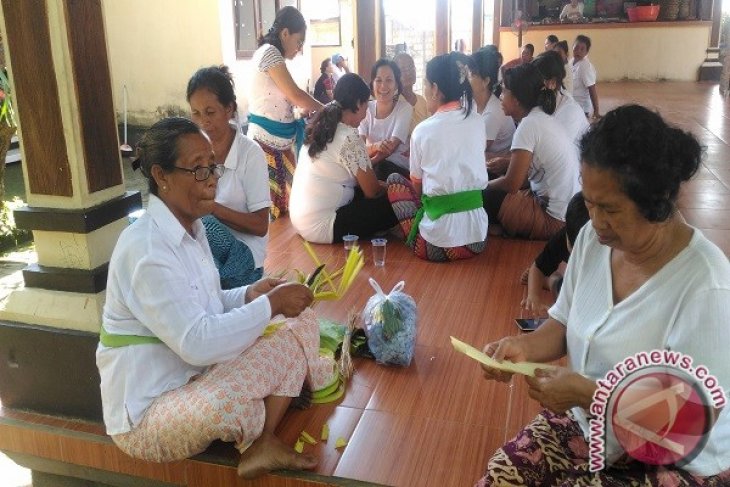Umat Buddha Buleleng Rayakan Waisak Berbalut Budaya Bali