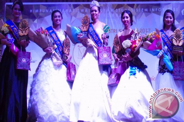 Putu Friska Apsari Rebut Miss STIKOM Bali 2017