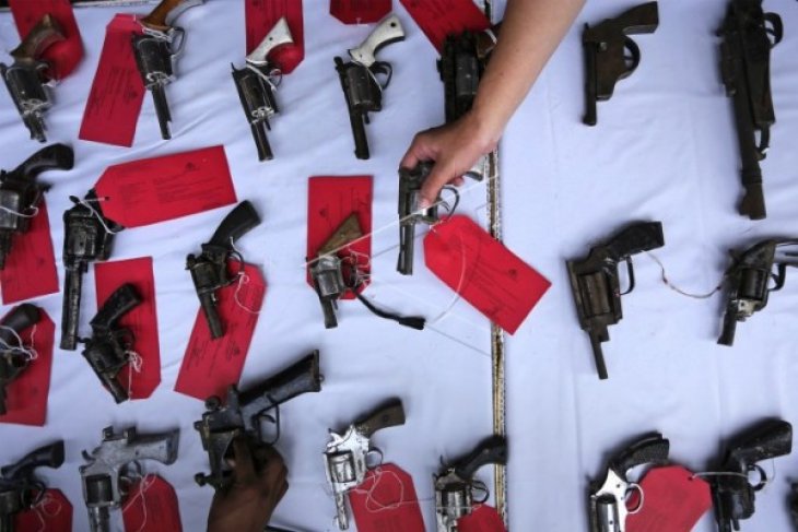 Polres Singkawang amankan pria perakit senjata api
