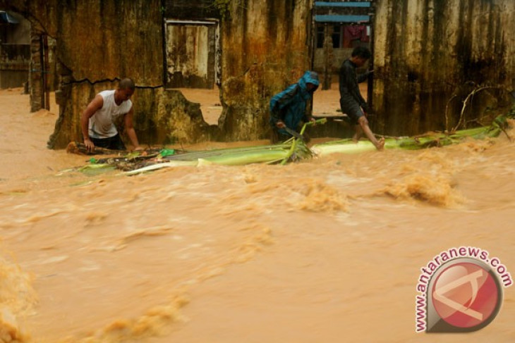 Kapolda tinjau posko banjir di kawasan Ahuru