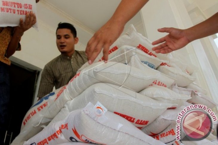 Bulog Karawang pastikan stok beras aman