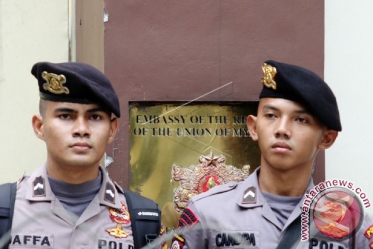 Aung San Suu Kyi Mendapat Tekanan Menghentikan Kekerasan Muslim Rohingya