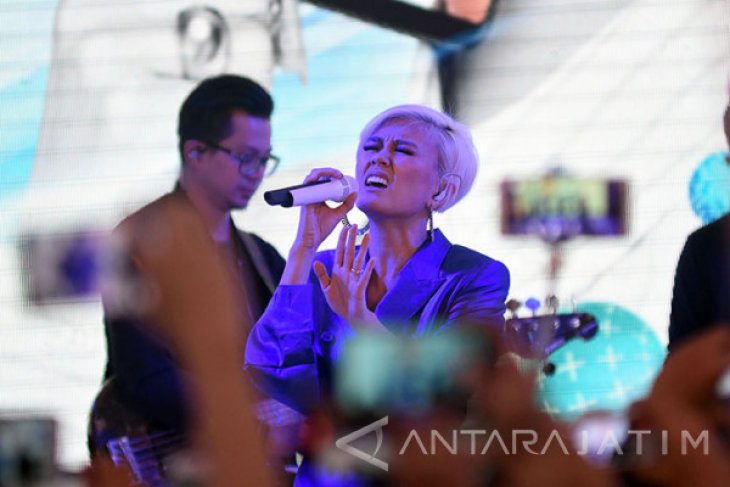 Tampil Perdana di Candi Borobudur, Gini Kesan Agnez Mo