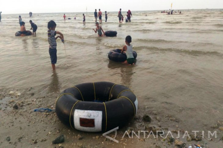 Menyambut Senja Di Pantai Delegan Video Antara News Jawa