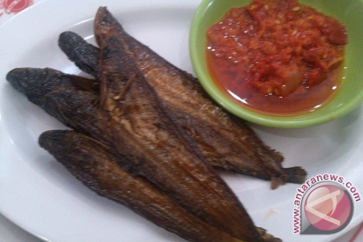 Ikan asap Palembang diburu untuk buah tangan