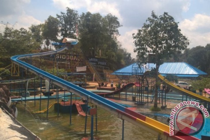 Wisata Air Jadi Alternatif Warga Kutai Barat Antara News Wisata Air Jadi Alternatif Warga Kutai Barat Antara News