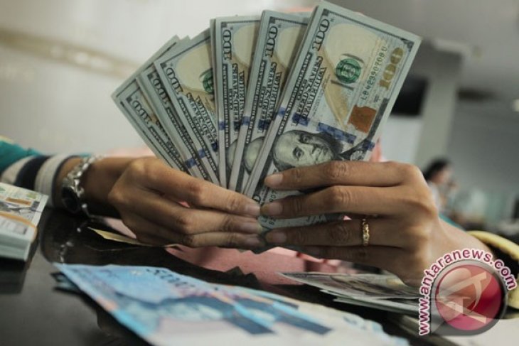 Dolar AS menguat, dipicu pound jatuh akibat kekhawatiran