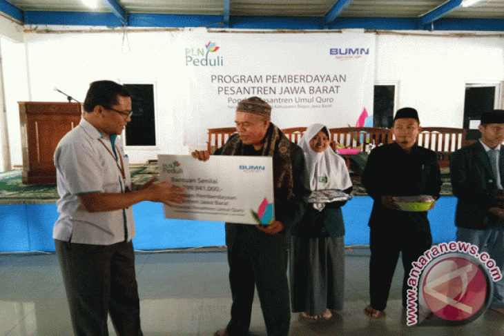 PLN Bogor Salurkan Daging Untuk Santri