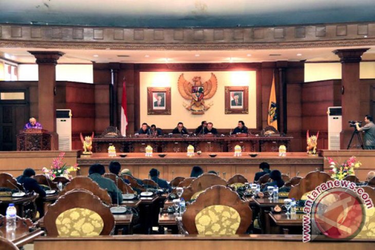 Sidang paripurna DPRD Bali bahas kemiskinan dan kualitas pariwisata