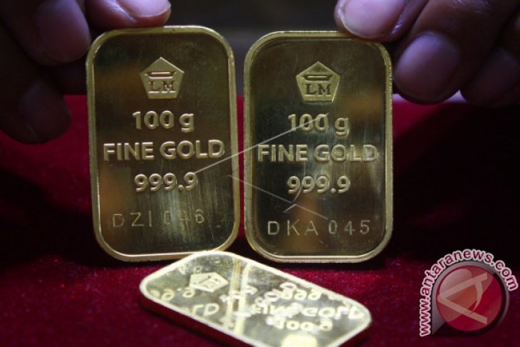 Harga emas berjangka turun