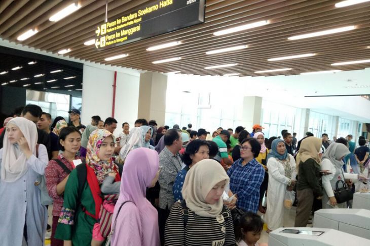 Menjajal kereta bandara ke Soekarno-Hatta (Video)