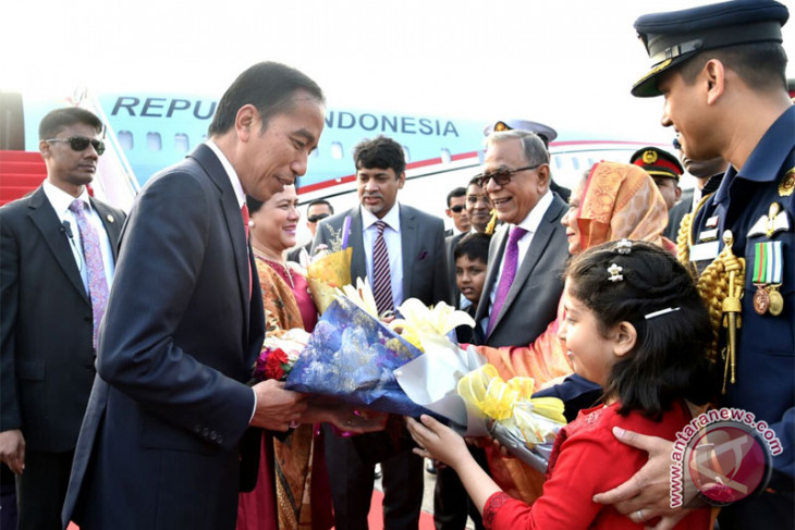 Kemarin, Jokowi ke Cox's Bazar tinjau pengungsi Rohingya dan "Minions" rebut gelar perdana