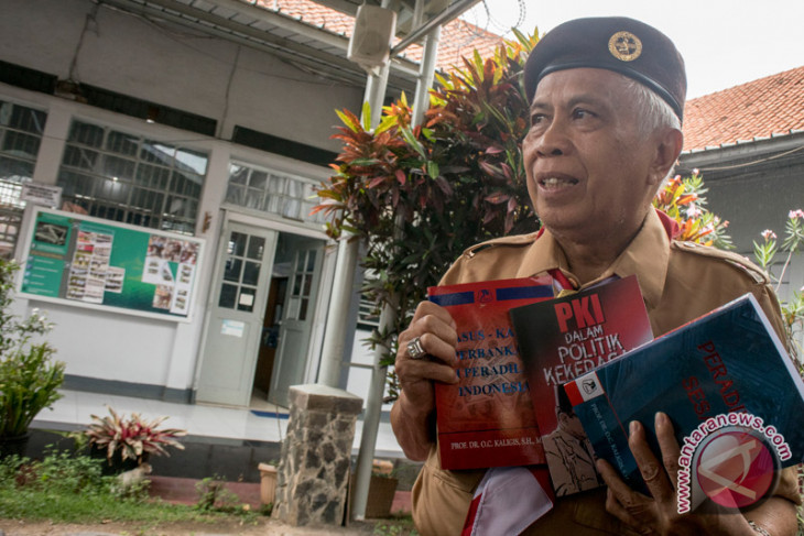Kaligis rampungkan buku