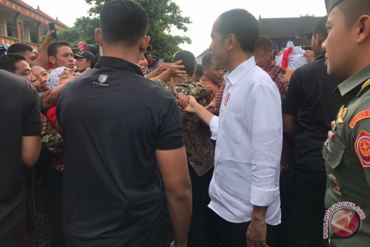 Jokowi blusukan ke proyek padat karya Tabanan
