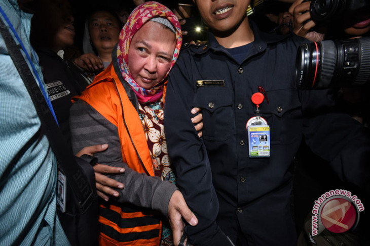 KPK tahan panitera pengganti PN Tangerang