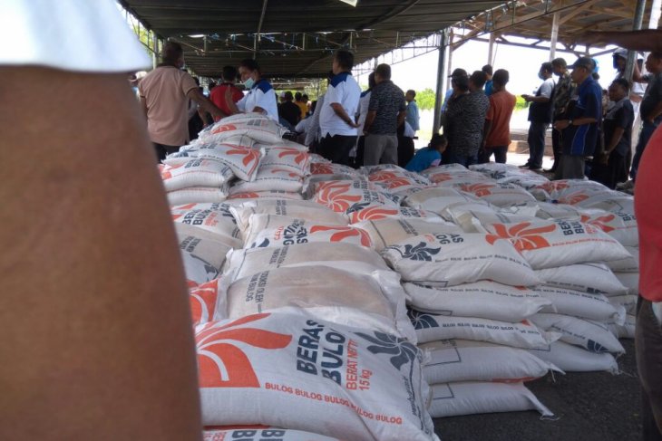 Stok beras Bulog Maluku aman