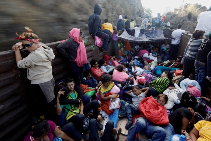 Kafilah baru pengungsi El Salvador berangkat menuju AS